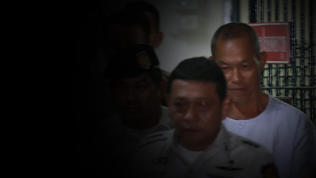 "พุทธะอิสระ" รับ! ปลอมแปลงใช้พระปรมาภิไธย ปัดทำร้าย 2 ตำรวจ "พุทธะอิสระ" รับ! ปลอมแปลงใช้พระปรมาภิไธย ปัดทำร้าย 2 ตำรวจ