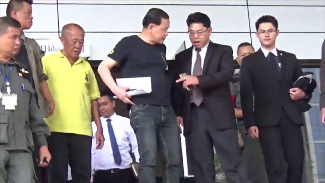 ตร. ยังไม่เรียกแจ้งข้อหาเพิ่ม "สันธนะ" ตร. ยังไม่เรียกแจ้งข้อหาเพิ่ม "สันธนะ"