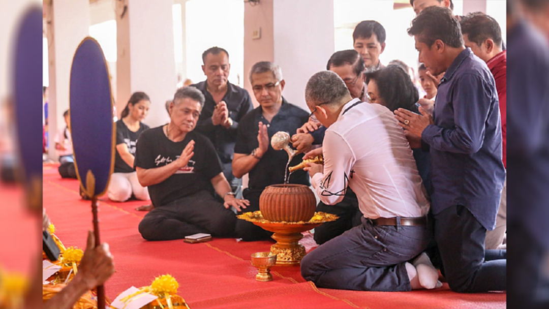 "ณัฐวุฒิ" ร่วมทำบุญรำลึก 8 ปี เหตุสลายการชุมนุมกลางแยกราชประสงค์ "ณัฐวุฒิ" ร่วมทำบุญรำลึก 8 ปี เหตุสลายการชุมนุมกลางแยกราชประสงค์