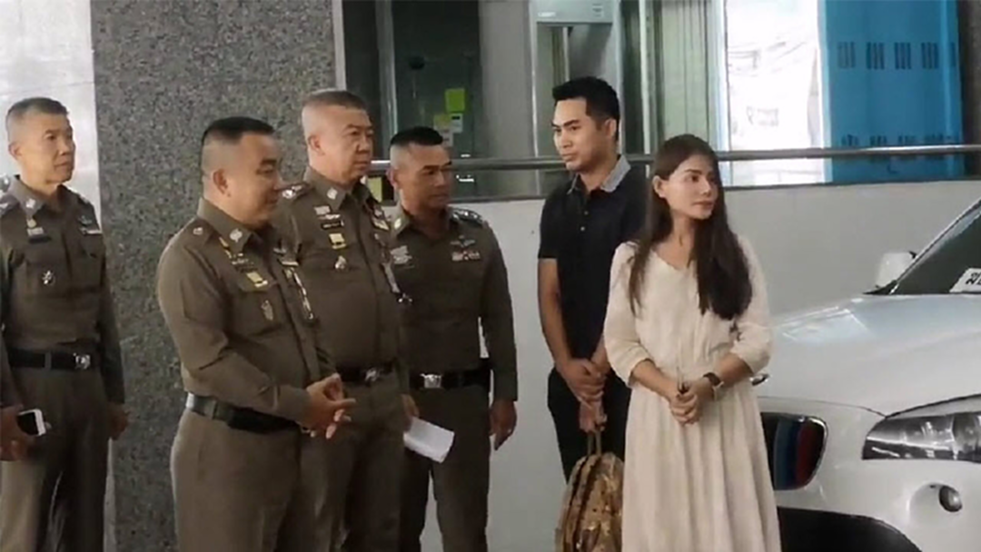 ตำรวจส่งคืนรถหรู ให้เจ้าของหลังถูกมิจฉาชีพหลอกเช่ารถก่อนเชิดหนี ตำรวจส่งคืนรถหรู ให้เจ้าของหลังถูกมิจฉาชีพหลอกเช่ารถก่อนเชิดหนี