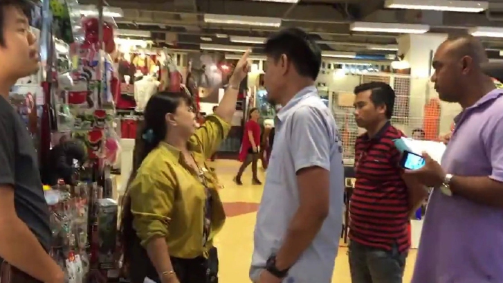 เพจดังแชร์คลิปตำรวจปลอม อ้างจับสินค้าลิขสิทธิ์