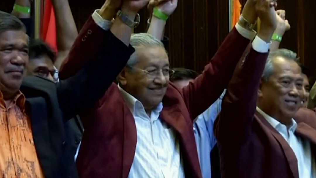 "มหาเธร์" พลิกชนะเลือกตั้งมาเลย์ สัญญา... "ไม่เอาคืน"