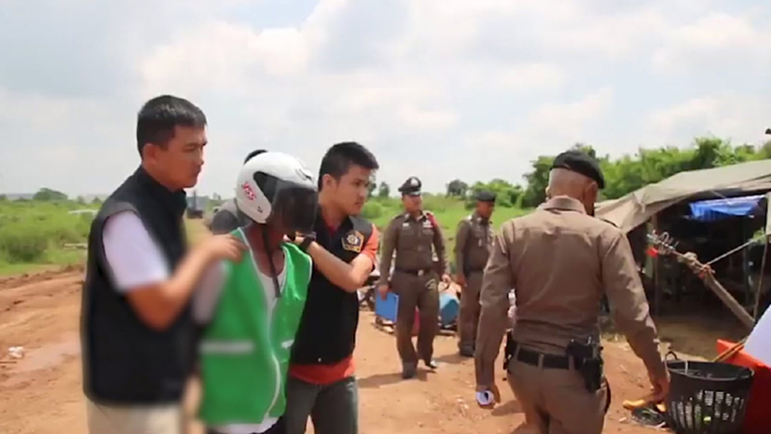 ตร.จับมือมีดแทงเพื่อนแย่งดูละครดับคาแคมป์ ตร.จับมือมีดแทงเพื่อนแย่งดูละครดับคาแคมป์
