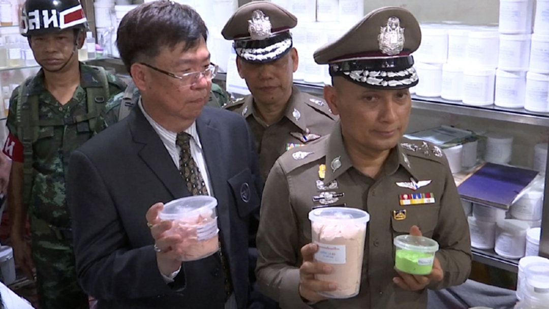 บุกค้นตลาดดอนเมือง ยึดครีม-ยาลดความอ้วนกว่า 100 ล้าน บุกค้นตลาดดอนเมือง ยึดครีม-ยาลดความอ้วนกว่า 100 ล้าน