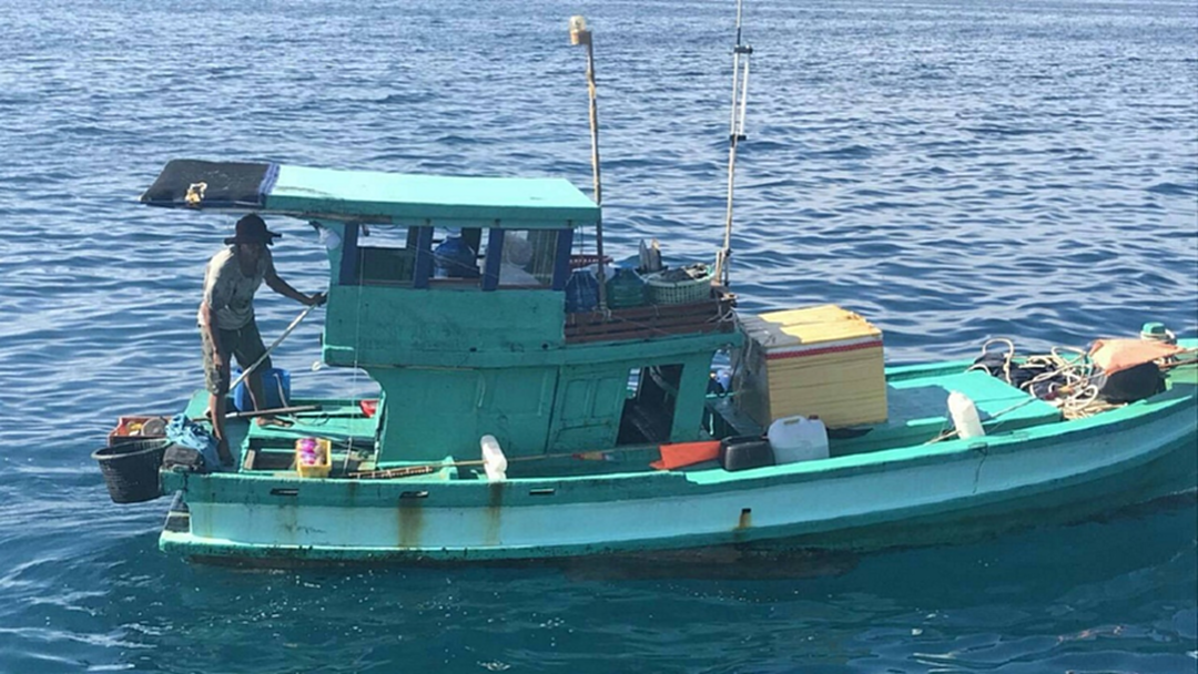 บุกจับเรือประมงสัญชาติ เวียดนาม ลักลอบจับปลาน่านน้ำทะเลไทย บุกจับเรือประมงสัญชาติ เวียดนาม ลักลอบจับปลาน่านน้ำทะเลไทย
