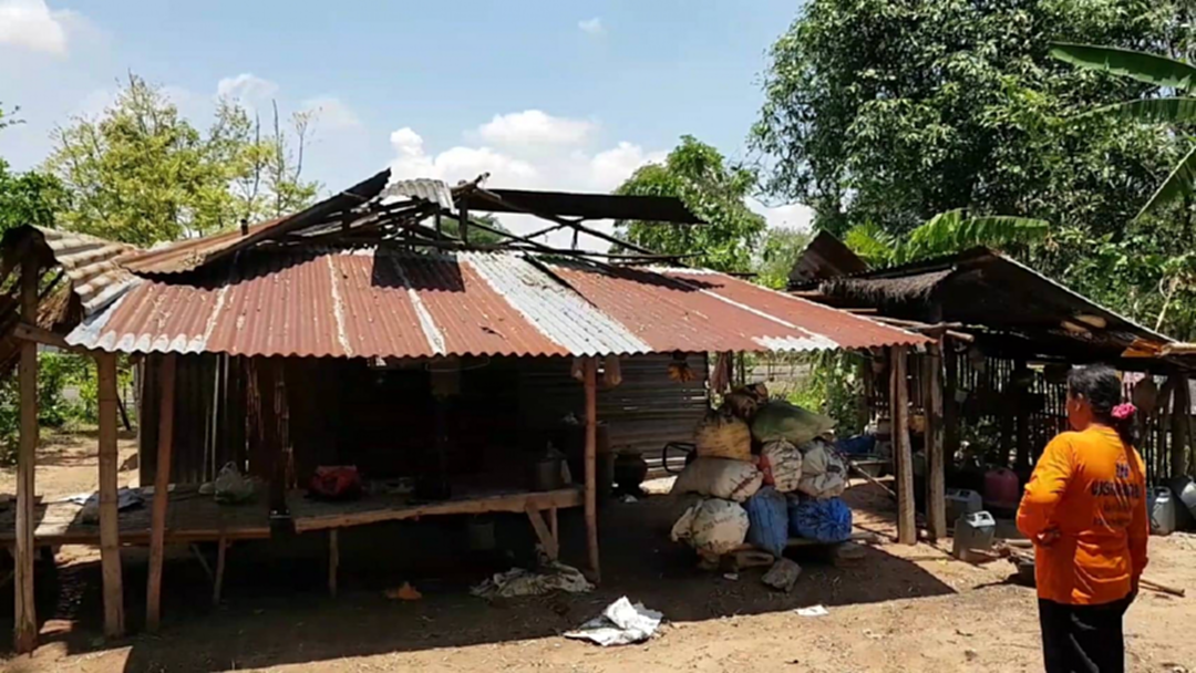 พายุฤดูร้อนถล่มประทาย เสียหายกว่า 50 หลังคาเรือน