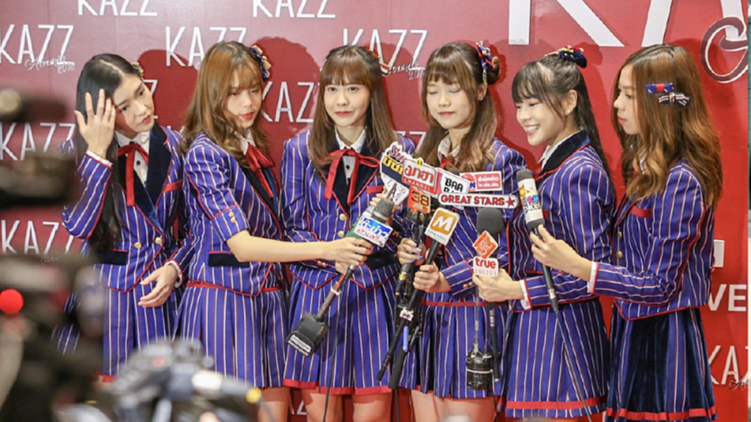 'BNK48' อ้อนโอตะดูมุมไม่เคยเห็นในหนัง - เฌอปรางลุ้นติด16คนเลือกตั้งAKB48 [คลิปดูเต็มไม่ตัด]