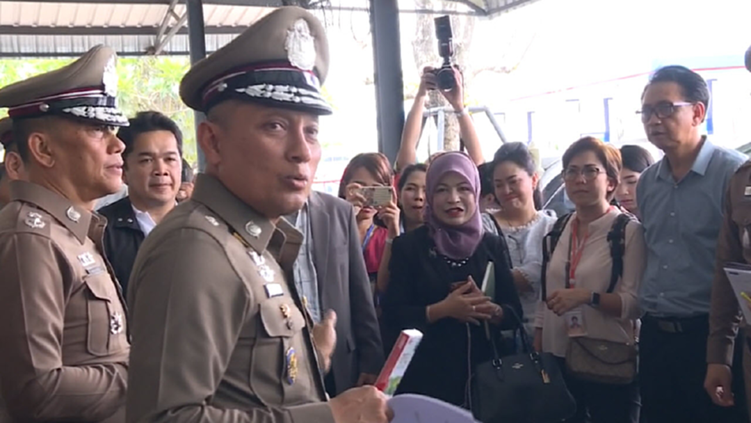 รองผบ.ตร. นำกำลังบุกค้นโรงงานผลิตยาลดอ้วน รองผบ.ตร. นำกำลังบุกค้นโรงงานผลิตยาลดอ้วน