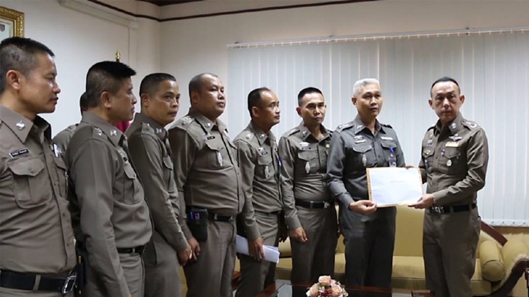 ตำรวจเลย แห่ร้องผู้บัญชาการฯ ภาค 4 อ้างถูกนายตำรวจโกงเงินสหกรณ์ร่วม 200 ล้าน ตำรวจเลย แห่ร้องผู้บัญชาการฯ ภาค 4 อ้างถูกนายตำรวจโกงเงินสหกรณ์ร่วม 200 ล้าน