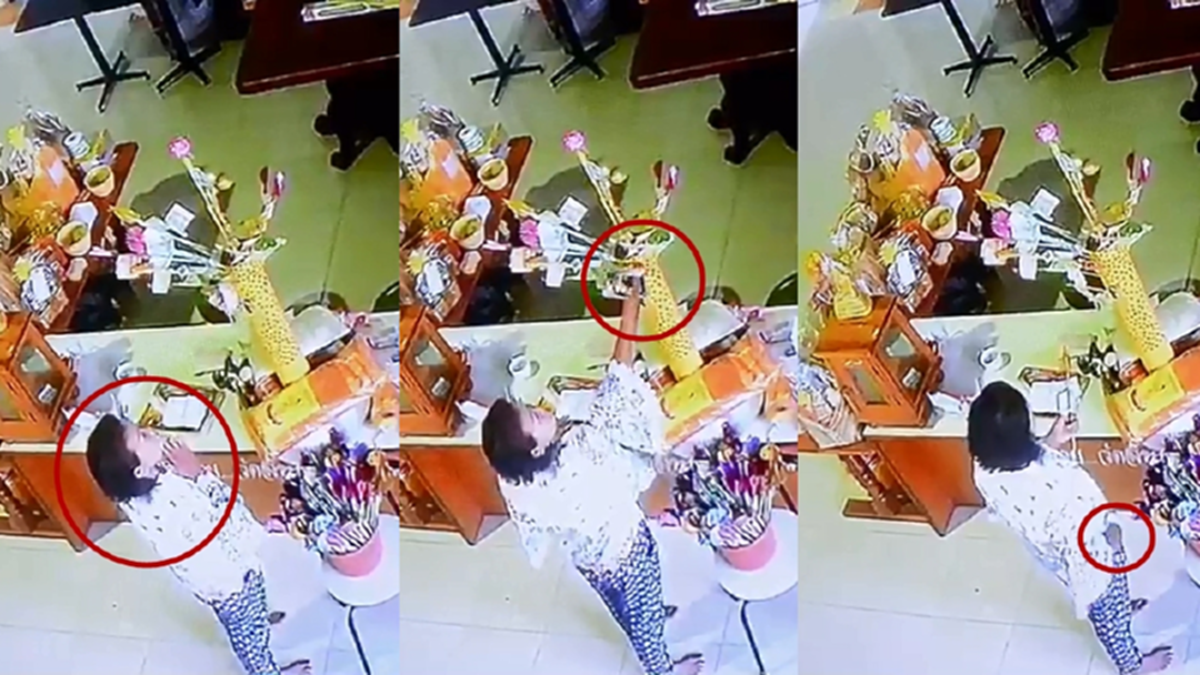 ภาพชัด! "ป้ามหาภัย" แสร้งทำบุญ ก่อนฉกเงินยอดกฐินใส่กระเป๋า หนีลอยนวล ภาพชัด! "ป้ามหาภัย" แสร้งทำบุญ ก่อนฉกเงินยอดกฐินใส่กระเป๋า หนีลอยนวล