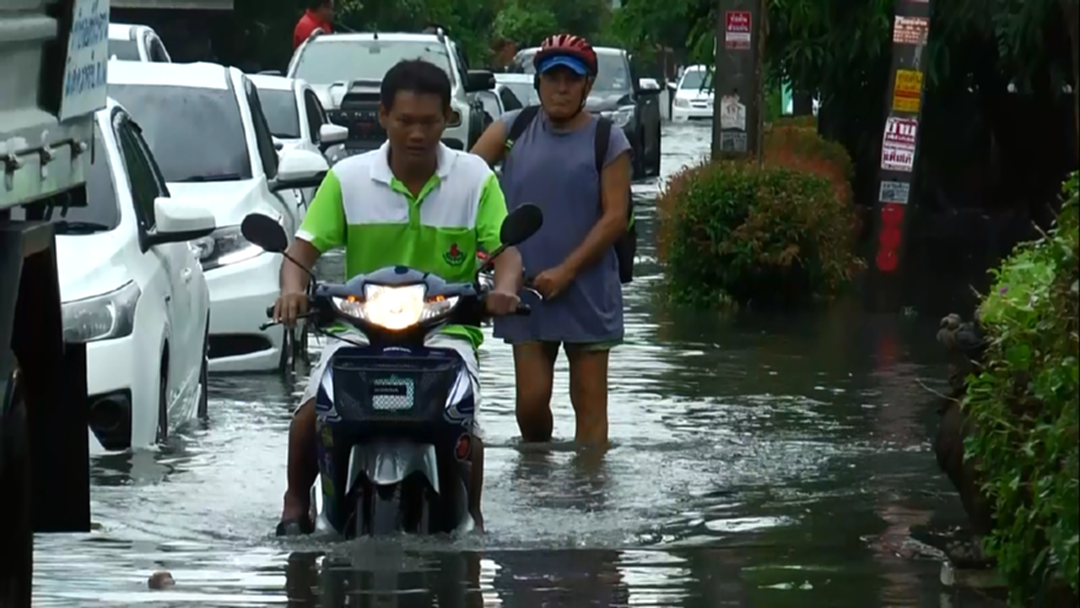 ฝนถล่มเชียงใหม่ทำน้ำท่วมถนน ด้านอุทยานฯสุเทพ-ปุย ประกาศเตือนน้ำป่า ฝนถล่มเชียงใหม่ทำน้ำท่วมถนน ด้านอุทยานฯสุเทพ-ปุย ประกาศเตือนน้ำป่า