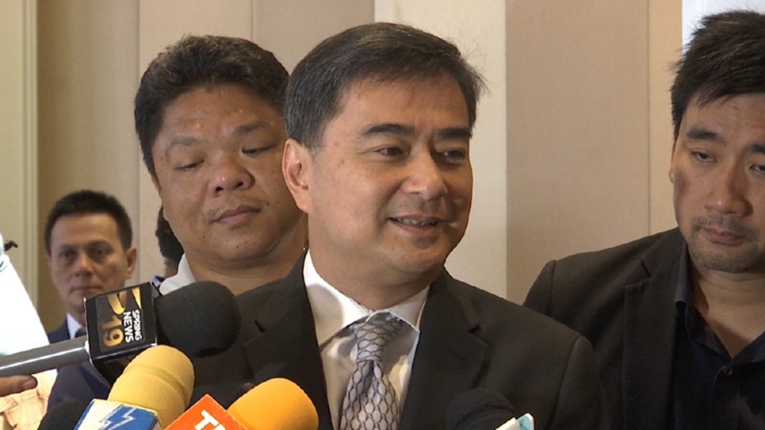 ชัดเจนแล้ว! "อภิสิทธิ์" ชี้ "ชวน" ไม่สนชิงเก้าอี้นายกฯ ชัดเจนแล้ว! "อภิสิทธิ์" ชี้ "ชวน" ไม่สนชิงเก้าอี้นายกฯ