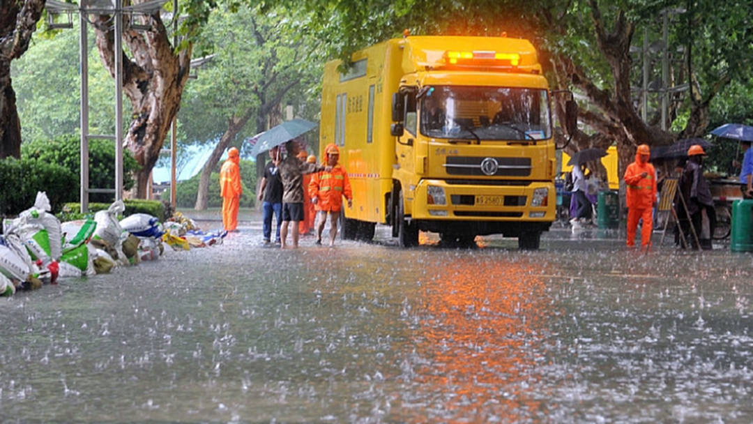 พายุไต้ฝุ่น ‘เอวิเนียร์’ พัดถล่มตอนใต้ของจีน ทำฝนตกชุก