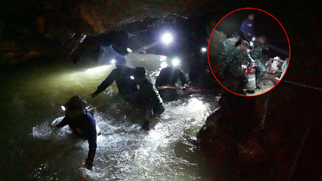 หน่วยซีล ลำเลียงเครื่องสูบน้ำเข้าไปติดตั้งในถ้ำหลวง หวังดูดน้ำออกให้เร็วที่สุด หน่วยซีล ลำเลียงเครื่องสูบน้ำเข้าไปติดตั้งในถ้ำหลวง หวังดูดน้ำออกให้เร็วที่สุด