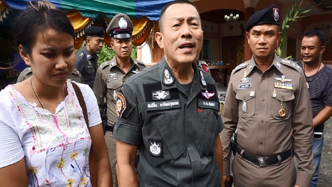 มือปืนบุกงานศพ! ผบก.ชุมพร สั่งคุ้มกัน “เมียเสี่ยสด” มือปืนบุกงานศพ! ผบก.ชุมพร สั่งคุ้มกัน “เมียเสี่ยสด”