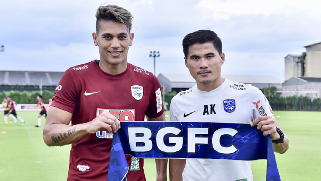 เสริมคม!!! "บีจี" คว้าตัว "บาล่า" หอกแซมบ้าช่วยทีมหนีตายเลกสอง เสริมคม!!! "บีจี" คว้าตัว "บาล่า" หอกแซมบ้าช่วยทีมหนีตายเลกสอง