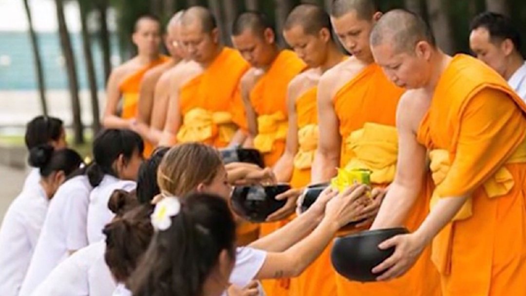 สคริปต์ใคร? มิสยูนิเวิร์สกราบพระ "ธรรมกาย"