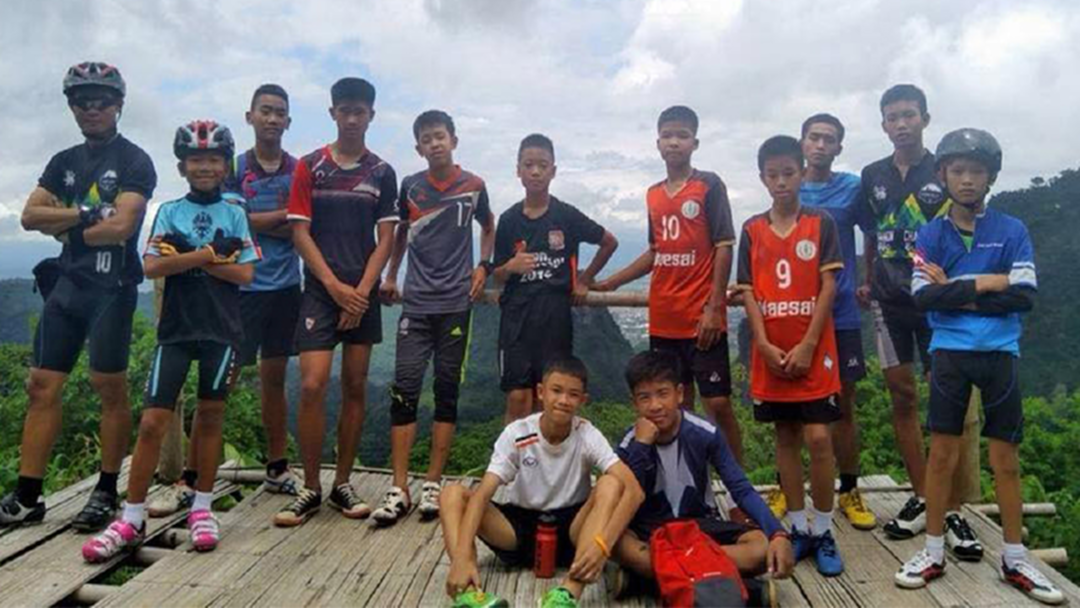 อย่ายอมแพ้! คนกีฬาส่งกำลังใจถึง "หมูป่า" 13 ชีวิตที่ติดถ้ำหลวง