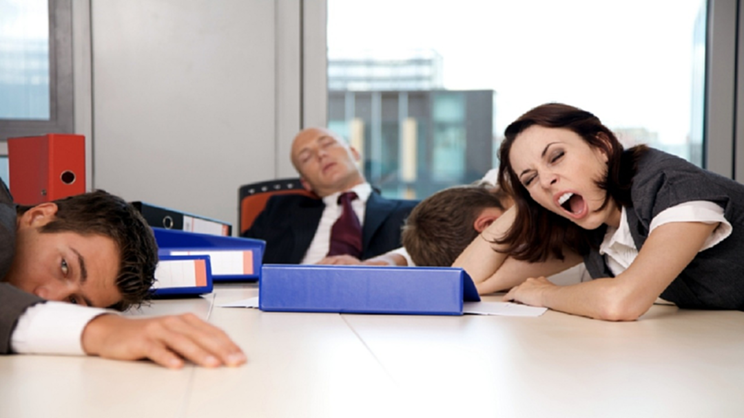 เวลาเที่ยวไม่เห็นจะง่วง! วิธีแก้ง่วง เวลาทำงาน ไม่ต้องสัปหงกต่อหน้าเจ้านาย