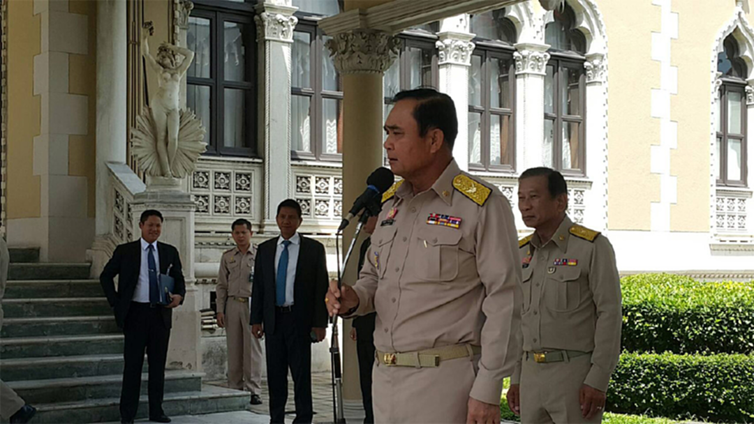 "บิ๊กตู่" ยัน ไม่มีการปรับคณะรัฐมนตรี ชี้ต้องรอศาลรัฐธรรมนูญชี้ขาด "บิ๊กตู่" ยัน ไม่มีการปรับคณะรัฐมนตรี ชี้ต้องรอศาลรัฐธรรมนูญชี้ขาด