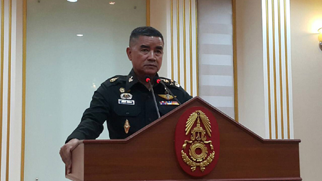 ผบ.ทบ.รับมีช่องว่างทำคนหลบหนีทางประเทศเพื่อนบ้าน ยันไม่ห่วงการเมืองร้อน ผบ.ทบ.รับมีช่องว่างทำคนหลบหนีทางประเทศเพื่อนบ้าน ยันไม่ห่วงการเมืองร้อน