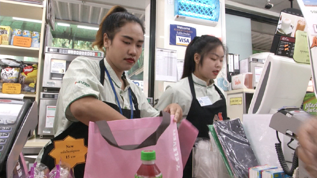 มธ.ศูนย์รังสิต นำร่อง ลดใช้พลาสติกจากร้านสะดวกซื้อ