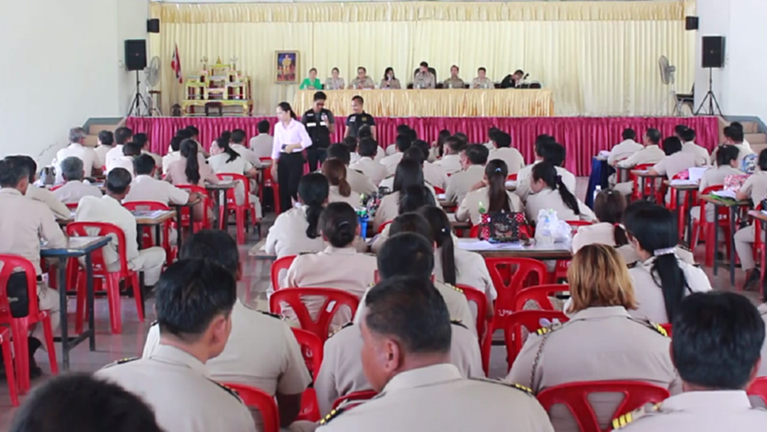 ตะลึงทั้งอำเภอ! ปิดประตูตรวจฉี่ กำนัน ผู้ใหญ่บ้านโกสัมพีนคร หาสาเสพติด!