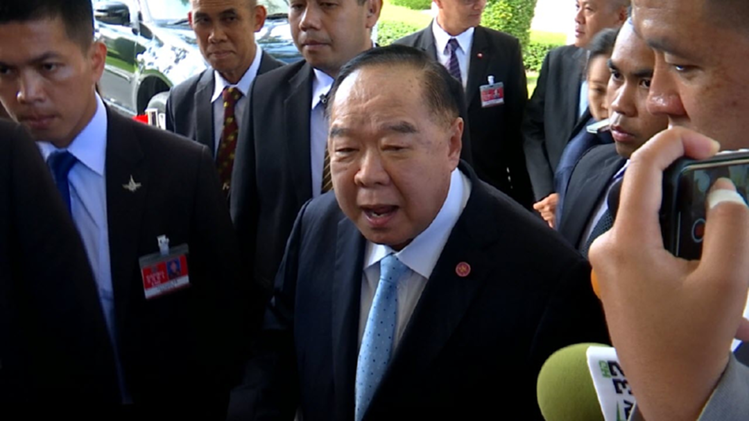 "ลุงป้อม" เบรค "ลุงกำนัน" เดินสาย (การเมือง) "ลุงป้อม" เบรค "ลุงกำนัน" เดินสาย (การเมือง)