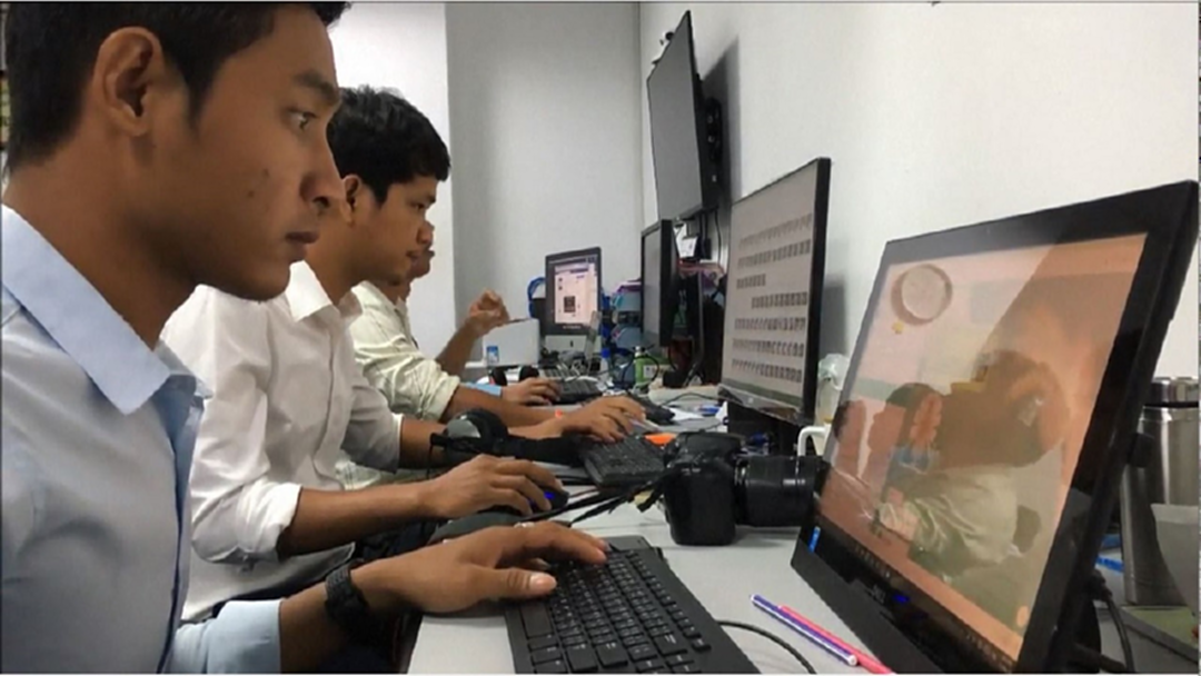 ชาวบังกลาเทศกรูขึ้นรถไฟ-เรือ เพื่อกลับบ้านฉลองวันอีด