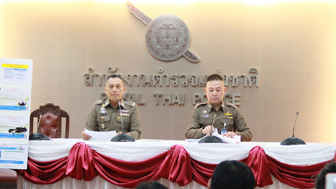 จ่อเรียกดาราอีกกว่า 10 คนรีวิวเมจิกสกิน เข้าให้ปากคำ "วิระชัย" ชี้ "ตกเป็นเหยื่อเช่นกัน" ปฏิเสธความผิดไม่ได้ จ่อเรียกดาราอีกกว่า 10 คนรีวิวเมจิกสกิน เข้าให้ปากคำ "วิระชัย" ชี้ "ตกเป็นเหยื่อเช่นกัน" ปฏิเสธความผิดไม่ได้