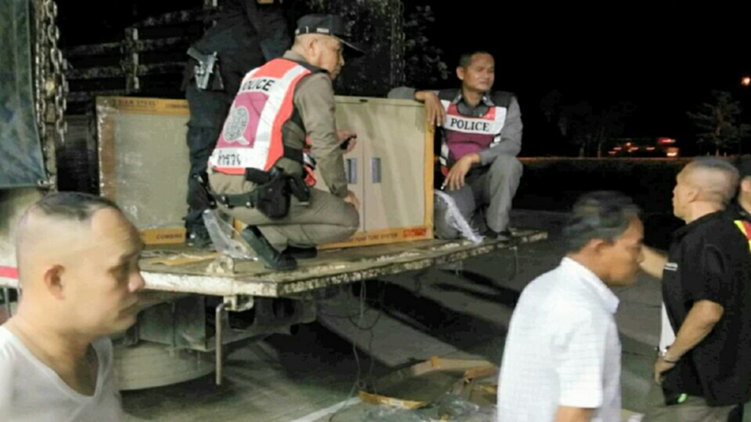 ตะลึง! ขนยาบ้าซุกรถบรรทุกเฟอร์นิเจอร์ 12 ล้านเม็ด ตะลึง! ขนยาบ้าซุกรถบรรทุกเฟอร์นิเจอร์ 12 ล้านเม็ด
