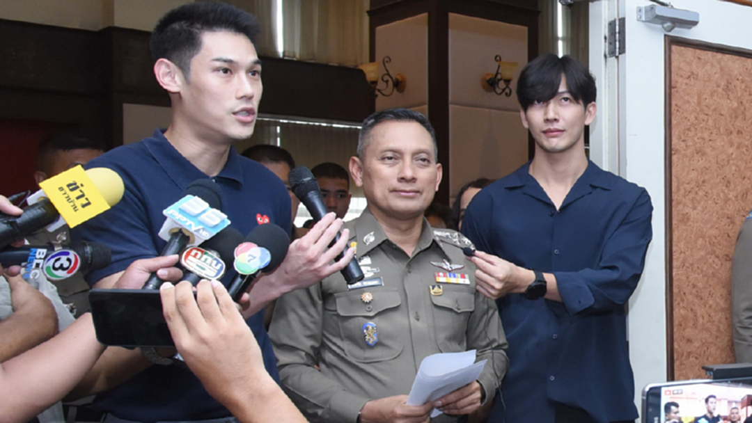 พุฒ - กันต์ แจงหลงเชื่อมีอย.รับรีวิวเมจิคสกิน ยังรอดารา 32คนให้ปากคำ พุฒ - กันต์ แจงหลงเชื่อมีอย.รับรีวิวเมจิคสกิน ยังรอดารา 32คนให้ปากคำ