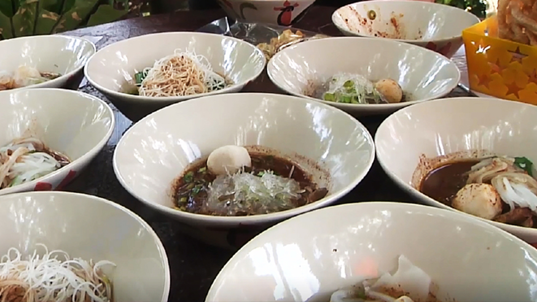 สายกินห้ามพลาด ! ก๋วยเตี๋ยวเรือบุฟเฟ่ต์ในราคาหลักสิบ [คลิป]