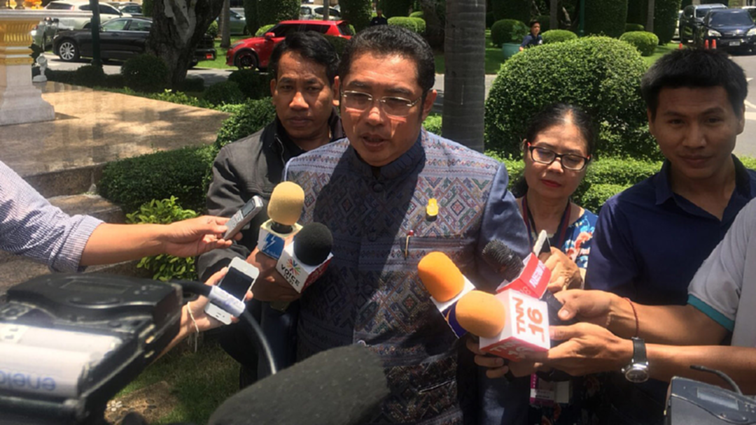 "สนธยา" ย้ำพรรคพลังชลพร้อมถกคสช. ไม่สนตำแหน่งขอแค่ทำงานได้ "สนธยา" ย้ำพรรคพลังชลพร้อมถกคสช. ไม่สนตำแหน่งขอแค่ทำงานได้