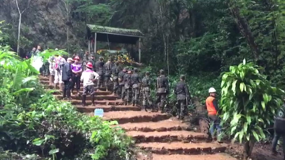 กสทช. สั่งด่วน! จัดระเบียบโซเชียลฯ หน้าถ้ำหลวง กสทช. สั่งด่วน! จัดระเบียบโซเชียลฯ หน้าถ้ำหลวง