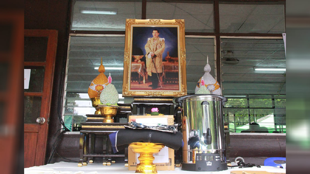 ในหลวงพระราชทานสิ่งของสนับสนุนเจ้าหน้าที่ปฏิบัติงานช่วย 13 ชีวิตติดถ้ำหลวง ในหลวงพระราชทานสิ่งของสนับสนุนเจ้าหน้าที่ปฏิบัติงานช่วย 13 ชีวิตติดถ้ำหลวง