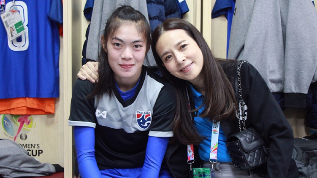 ภาคภูมิใจ!! “มาดามแป้ง” เป็นปลื้มหลัง “ชบาแก้ว” ปราบ “ออสซี่” ภาคภูมิใจ!! “มาดามแป้ง” เป็นปลื้มหลัง “ชบาแก้ว” ปราบ “ออสซี่”