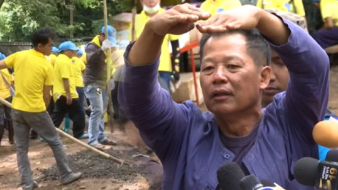 จิตอาสารวมพลัง! ร่วมบิ๊กคลีนนิ่งถ้ำหลวง วันที่ 2