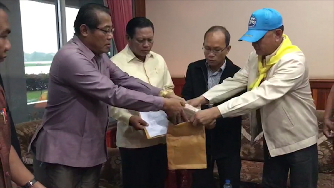 เร่งกระจายสิ่งของบริจาคถึงมือผู้ประสบภัยน้ำท่วม สปป.ลาว เร่งกระจายสิ่งของบริจาคถึงมือผู้ประสบภัยน้ำท่วม สปป.ลาว