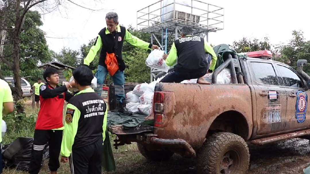 ชาวบ้านน้ำท่วมลาวยังขาดของช่วยเหลือ ชาวบ้านน้ำท่วมลาวยังขาดของช่วยเหลือ