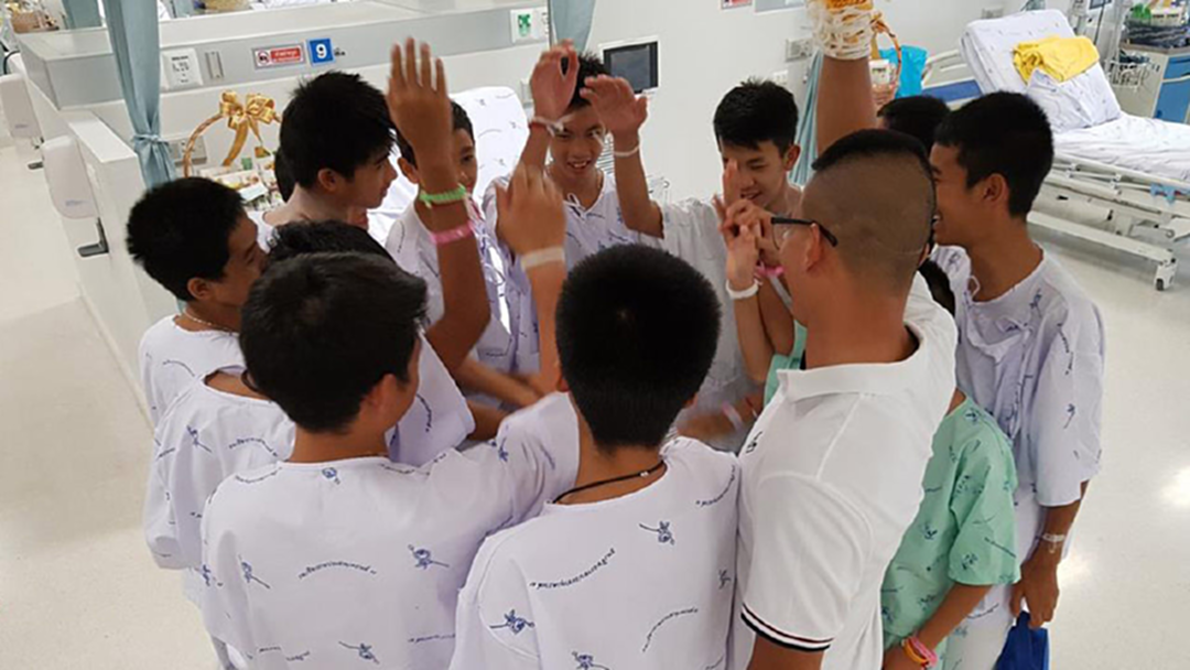 "13 หมูป่า" อาการดีขึ้น น้ำหนักตัวเพิ่มขึ้นเฉลี่ย 2 – 3 กิโลกรัม