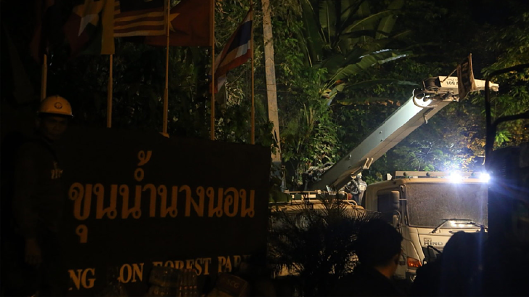 กรมอุทยานฯ รับ 13 ชีวิตติดถ้ำจนท.ผิดพลาดเอง ยันเร่งฟื้นฟูรอบถ้ำหลวง กรมอุทยานฯ รับ 13 ชีวิตติดถ้ำจนท.ผิดพลาดเอง ยันเร่งฟื้นฟูรอบถ้ำหลวง