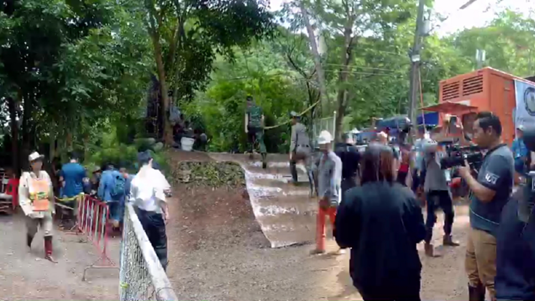เปิดคลิปแบบพาสต์สปีดหน้า "ถ้ำหลวง" ภารกิจยังลุยต่อพา 13ชีวิตออกมา เปิดคลิปแบบพาสต์สปีดหน้า "ถ้ำหลวง" ภารกิจยังลุยต่อพา 13ชีวิตออกมา