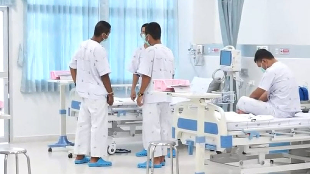 ฝึกสมาธิต่อเนื่อง ลดความเครียด ให้ "ทีมหมูป่า" ฝึกสมาธิต่อเนื่อง ลดความเครียด ให้ "ทีมหมูป่า"