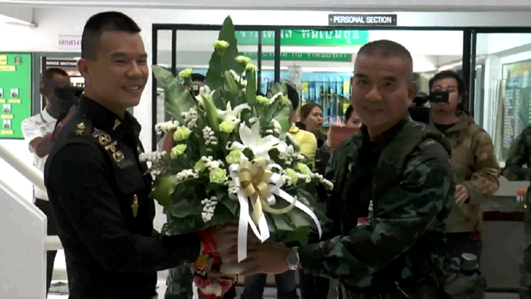 แห่ต้อนรับ! "หมอภาคย์" กลับหน่วย ยกโค้ชเอกฮีโร่ตัวจริง ทีมหมูป่า แห่ต้อนรับ! "หมอภาคย์" กลับหน่วย ยกโค้ชเอกฮีโร่ตัวจริง ทีมหมูป่า