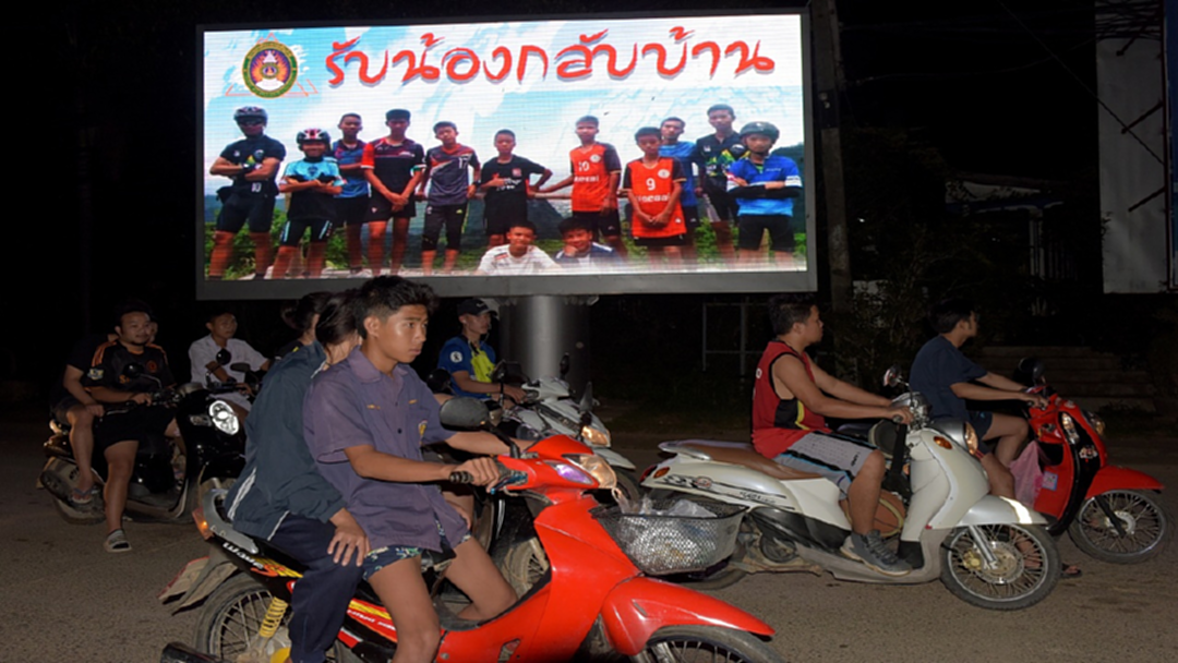 ทั่วโลกร่วมยินดี "กู้ภัย 13 ชีวิตหมูป่า" สำเร็จ ทั่วโลกร่วมยินดี "กู้ภัย 13 ชีวิตหมูป่า" สำเร็จ