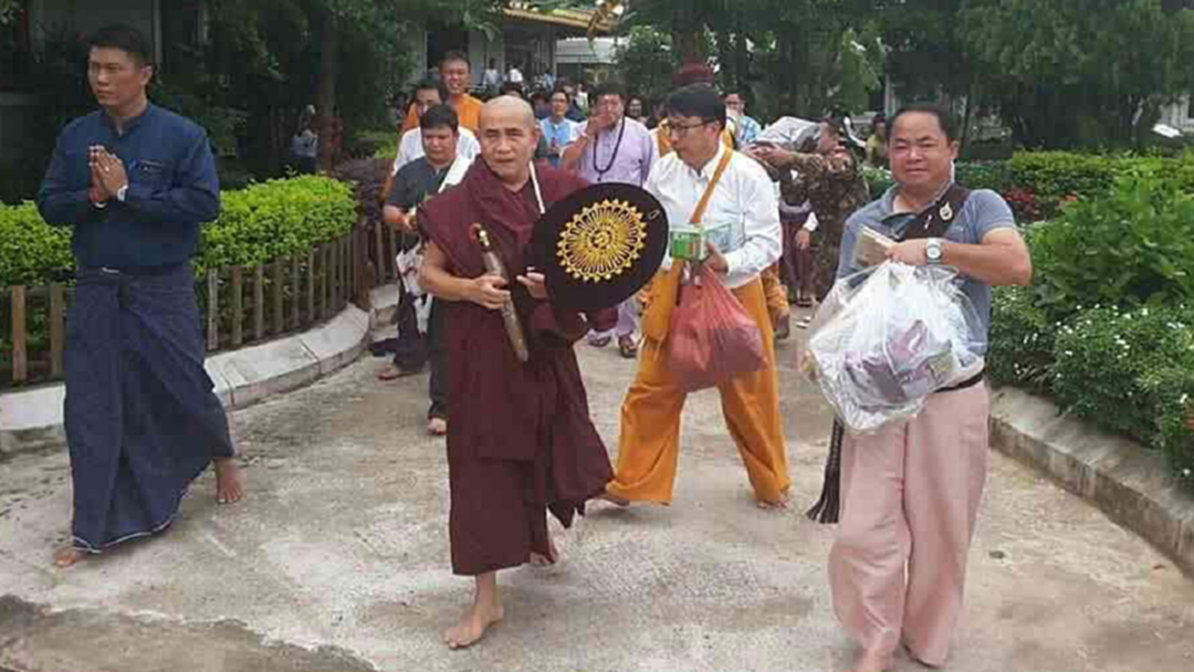 "ครูบาบุญชุ่ม" เข้าถ้ำเมืองแกส ปิดวาจา ช่วงเข้าพรรษา 3 เดือน "ครูบาบุญชุ่ม" เข้าถ้ำเมืองแกส ปิดวาจา ช่วงเข้าพรรษา 3 เดือน