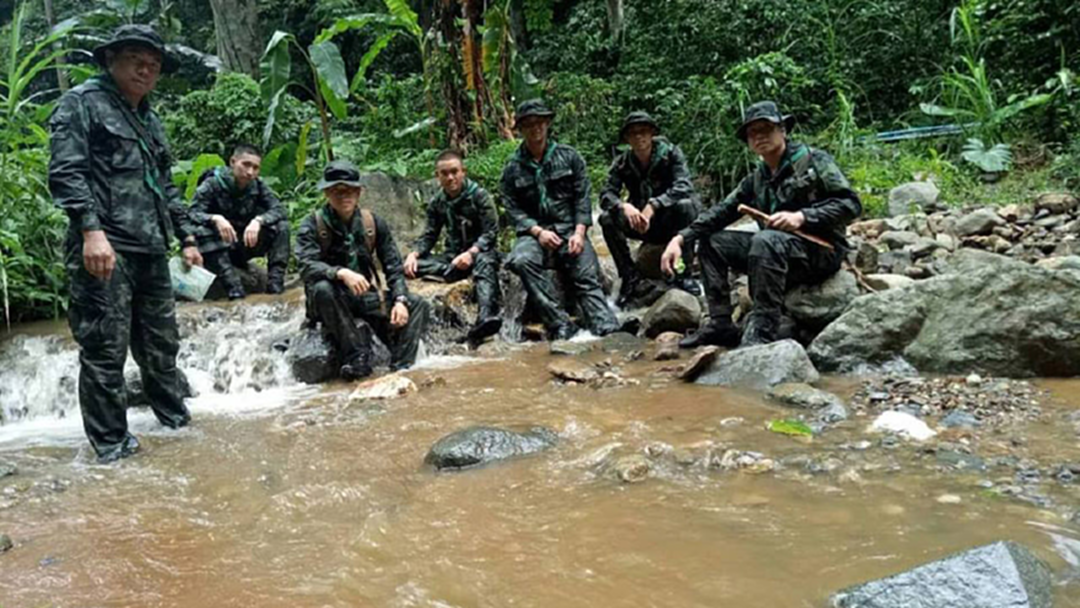 หนุ่มโพสต์ ลูกชายช่วยภารกิจถ้ำหลวง กระเป๋าเงิน-โทรศัพท์หายหมด วอนส่งคืน หนุ่มโพสต์ ลูกชายช่วยภารกิจถ้ำหลวง กระเป๋าเงิน-โทรศัพท์หายหมด วอนส่งคืน