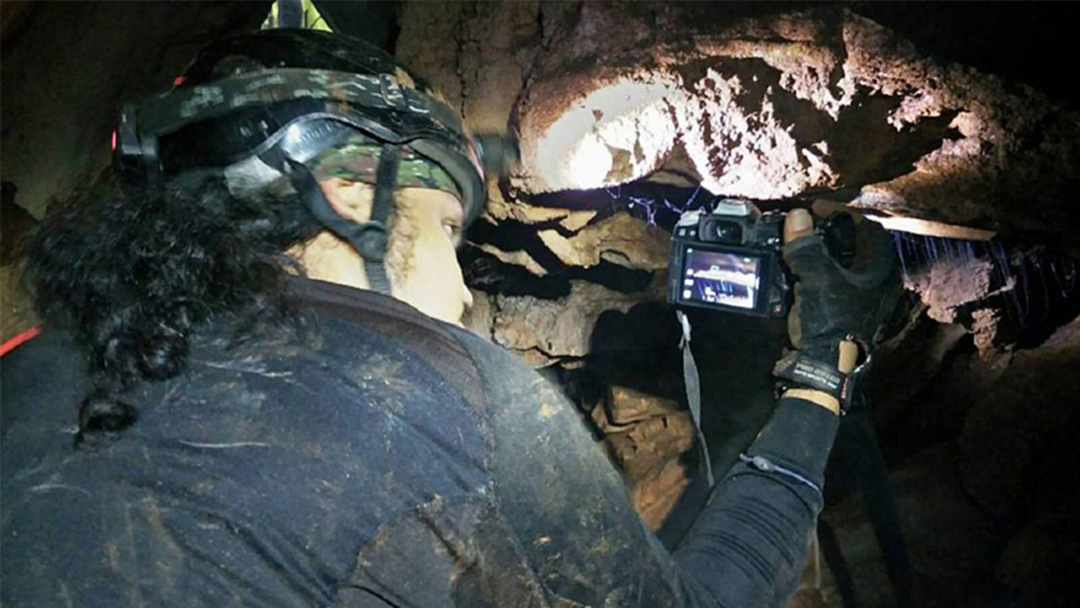 คราวนี้มาเป็นแสง “โฟล์ค” เล่าเรื่องราว แสงจากโพรงถ้ำหลวง คราวนี้มาเป็นแสง “โฟล์ค” เล่าเรื่องราว แสงจากโพรงถ้ำหลวง