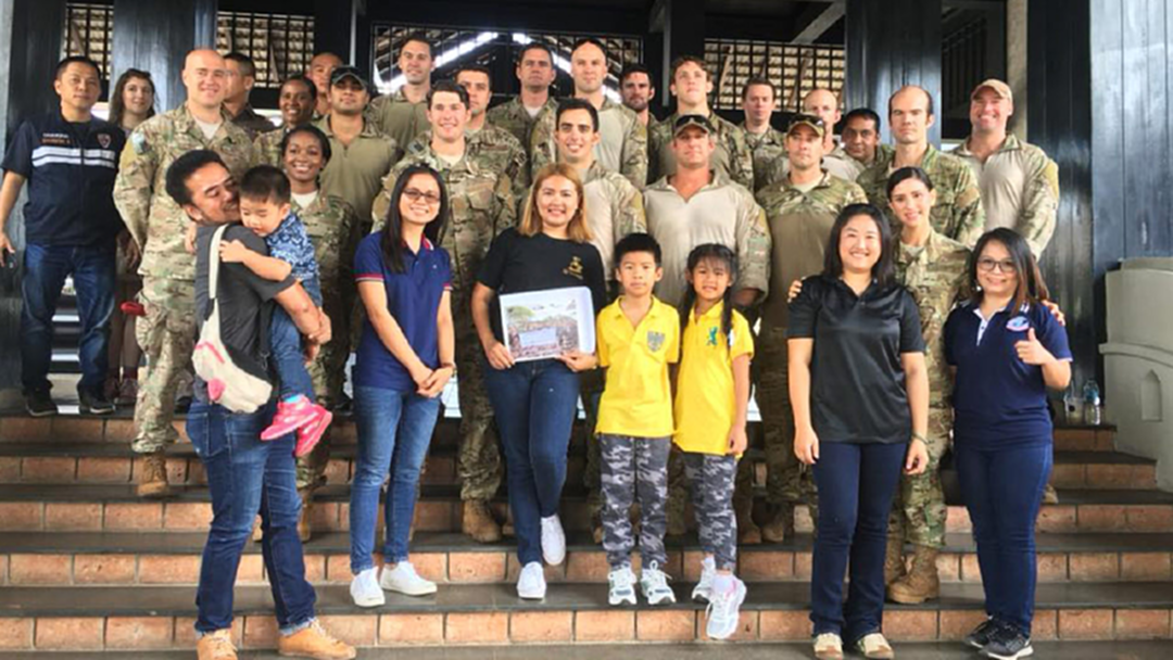 ขอบคุณที่ดูแลกัน ทหารสหรัฐฯ นัดเจอจิตอาสาซักผ้าภารกิจถ้ำหลวงก่อนกลับ ขอบคุณที่ดูแลกัน ทหารสหรัฐฯ นัดเจอจิตอาสาซักผ้าภารกิจถ้ำหลวงก่อนกลับ